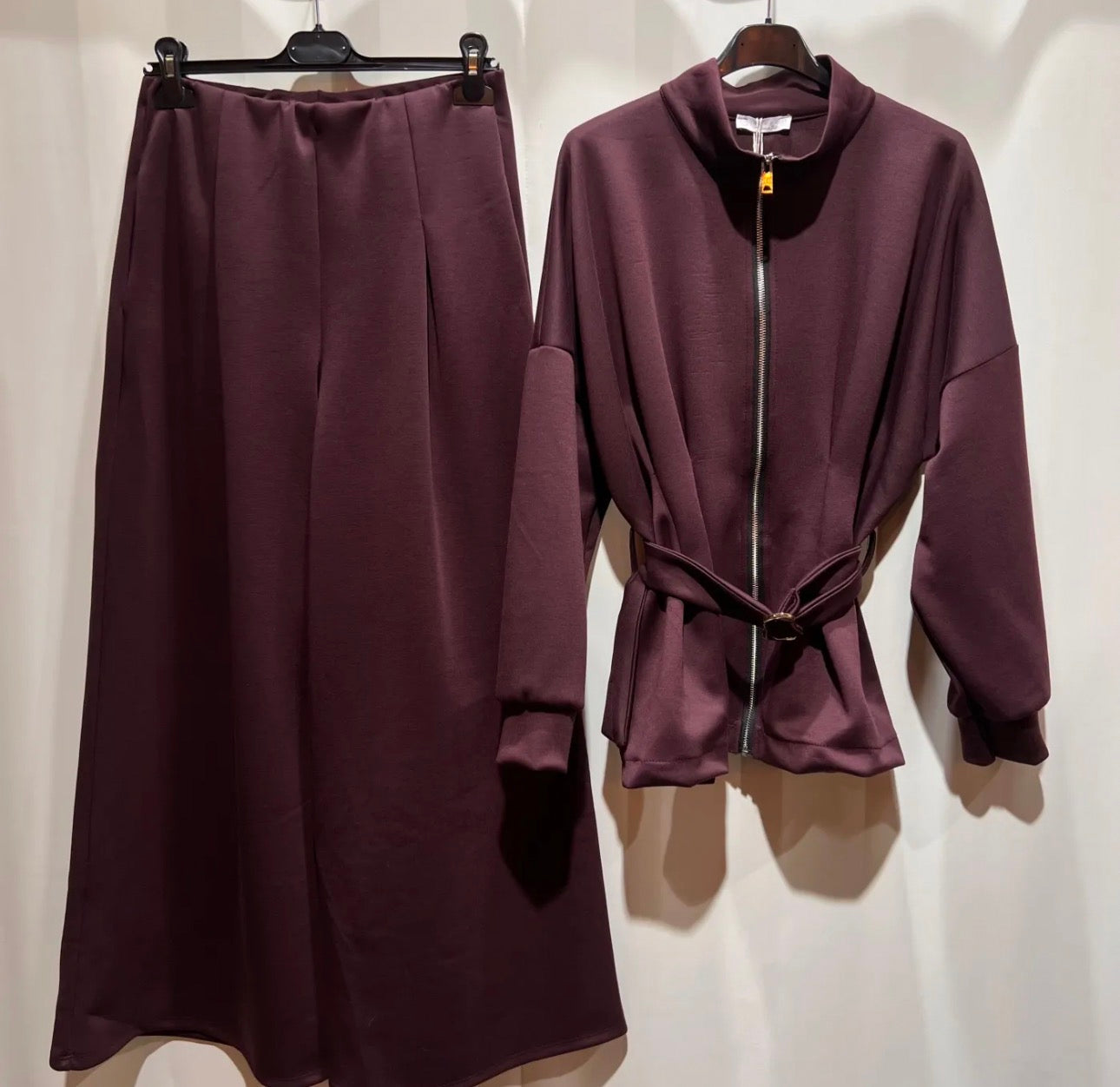 Elegance Zip Set – Zweiteiler mit Gürtel (Viscose-Mix)“Elmas“