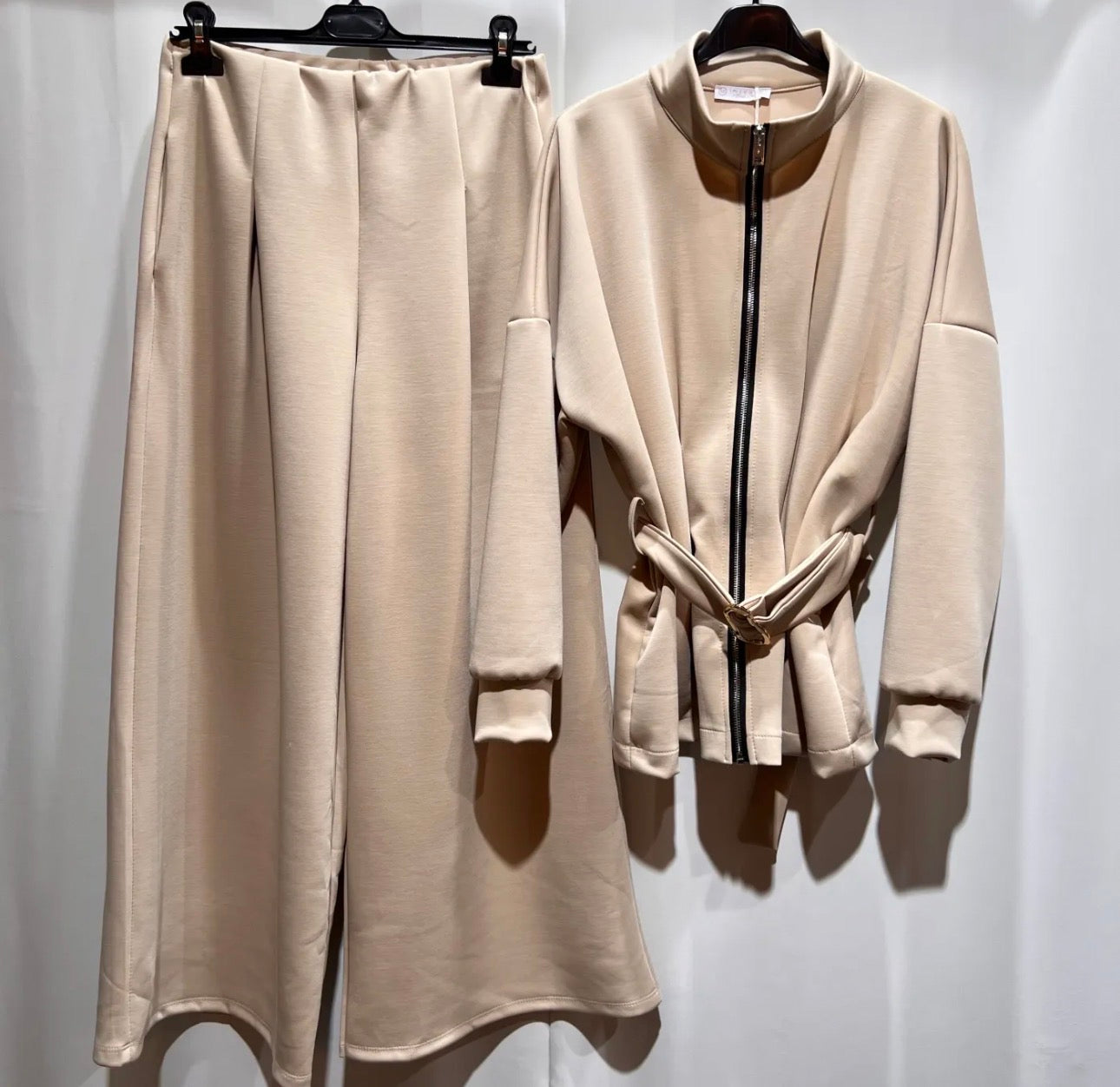 Elegance Zip Set – Zweiteiler mit Gürtel (Viscose-Mix)“Elmas“