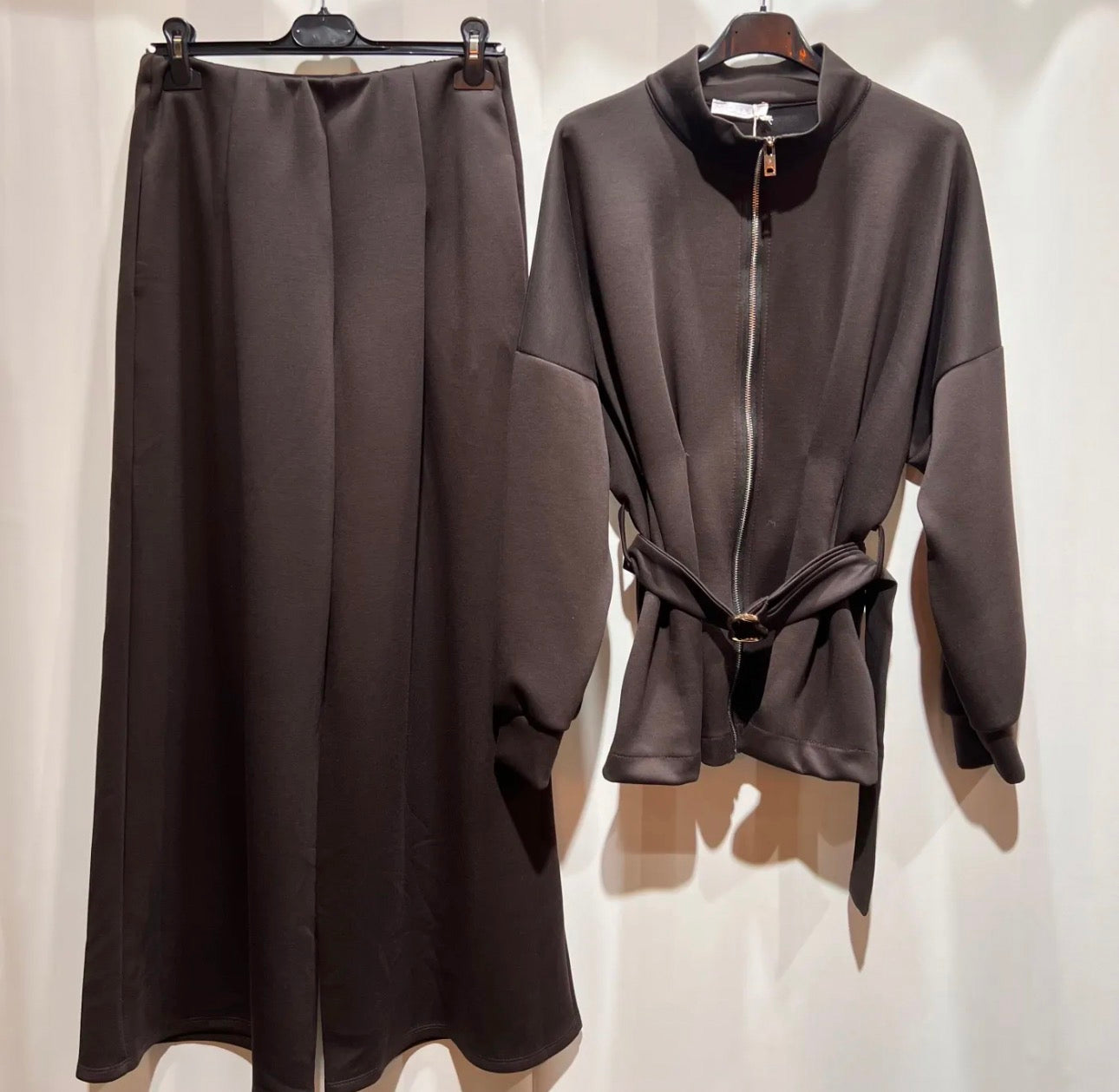 Elegance Zip Set – Zweiteiler mit Gürtel (Viscose-Mix)“Elmas“