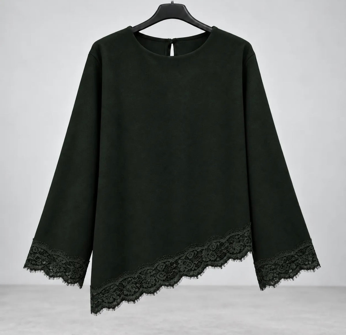 Oberteil mit elegantem Spitzenabschluss -1513